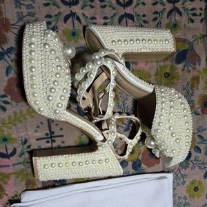 Ivory pearl encrusted white leather heels with platform, size 39